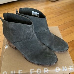 Women’s TOMS suede ankle boots. Size 9. Worn, in good condition.